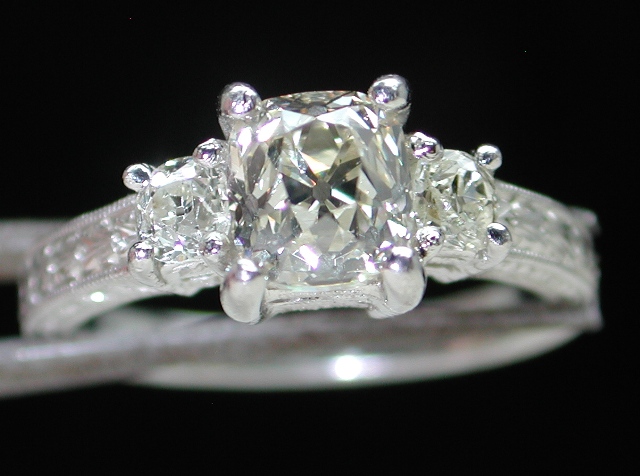 DEAL!GORGEOUS CUSHION CUT DIAMOND VVS 1.54CT RING$3999