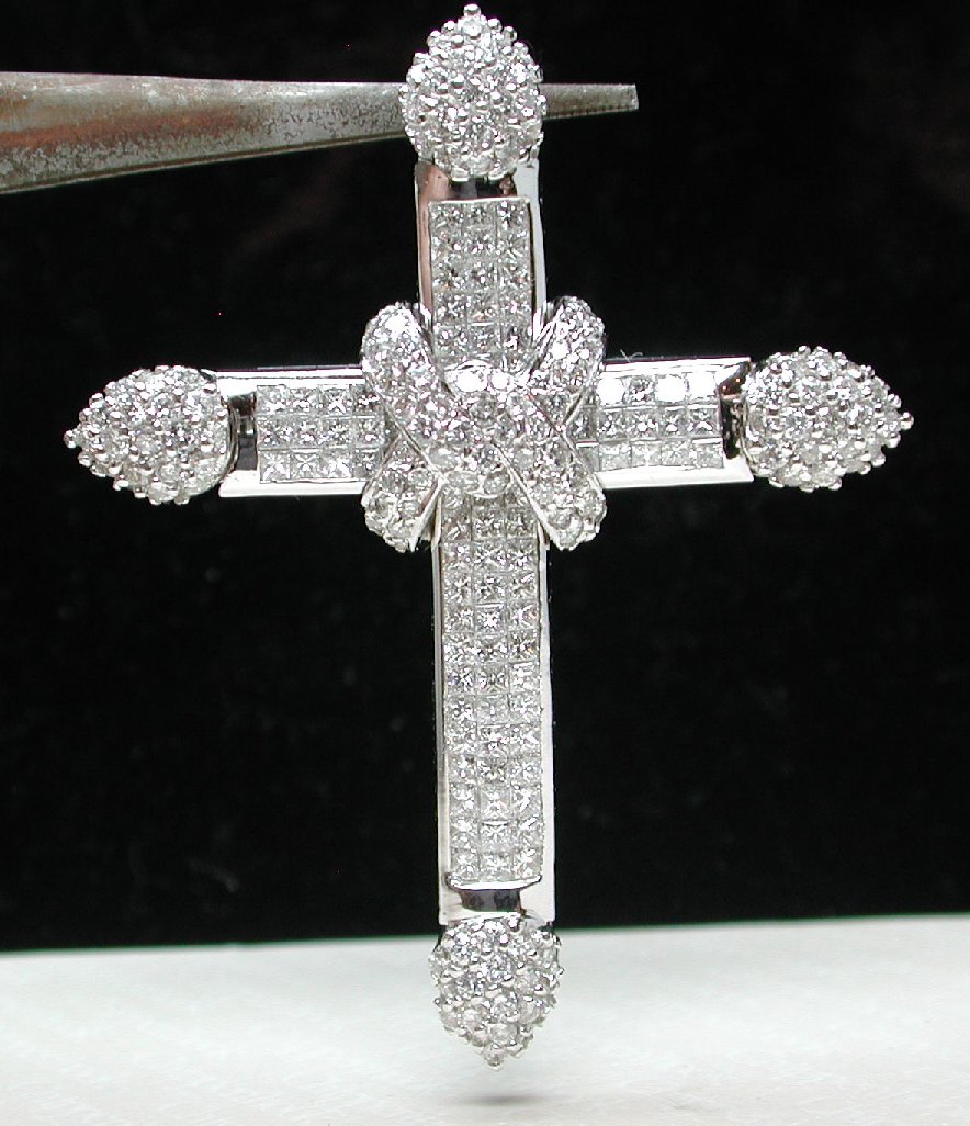 CLOSEOUT! $45,560~DIAMOND 12.00CTW FVVS-18K CROSS$5,999